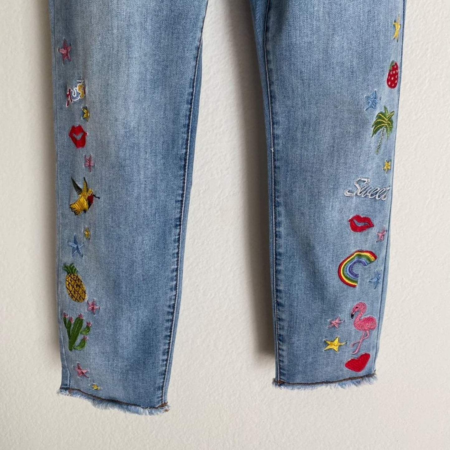 Tribal sz 6 Audrey mid rise capri embroidered 90s hippie boho jeans