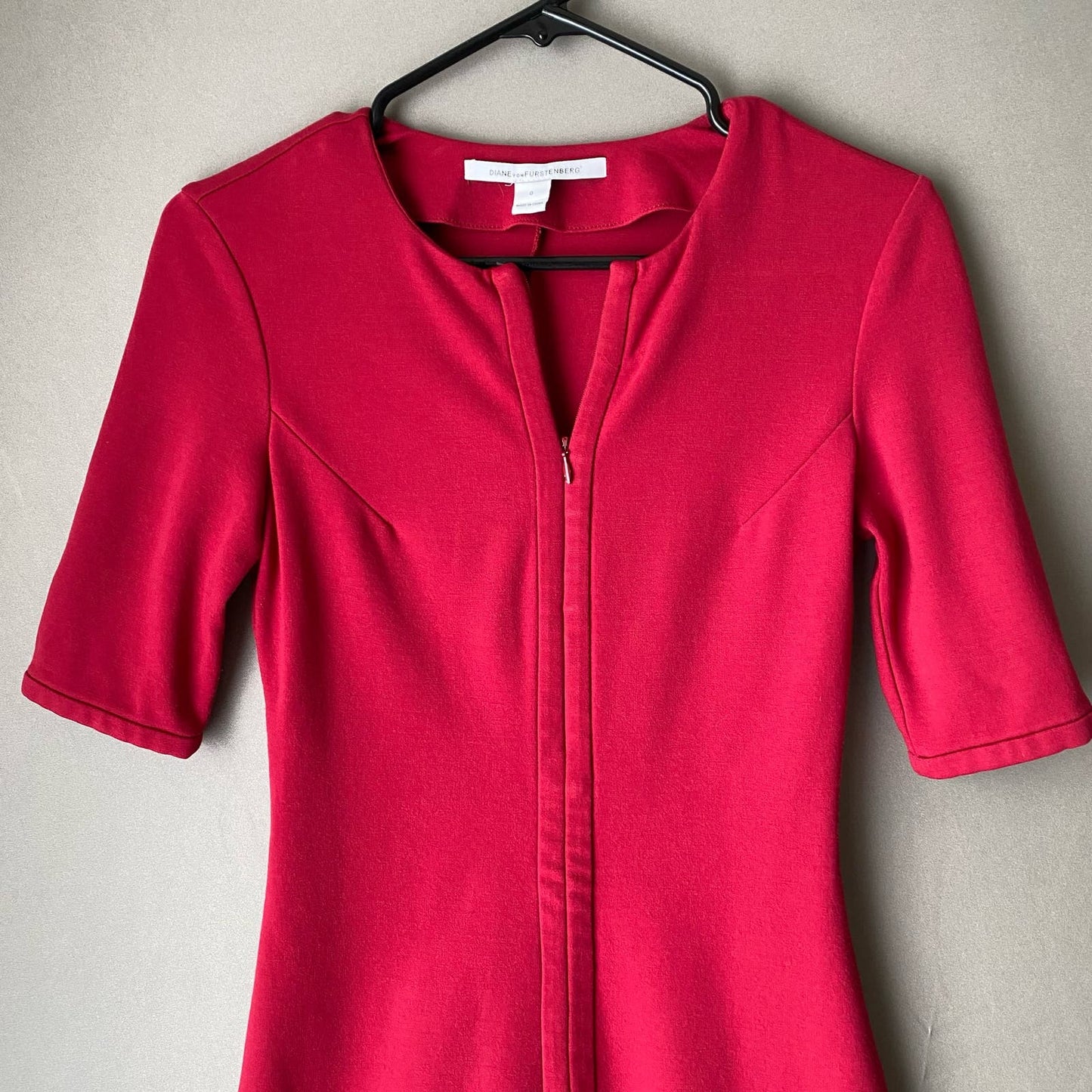 Diane Von Furstenberg sz 0 red zip  sheath mini dress