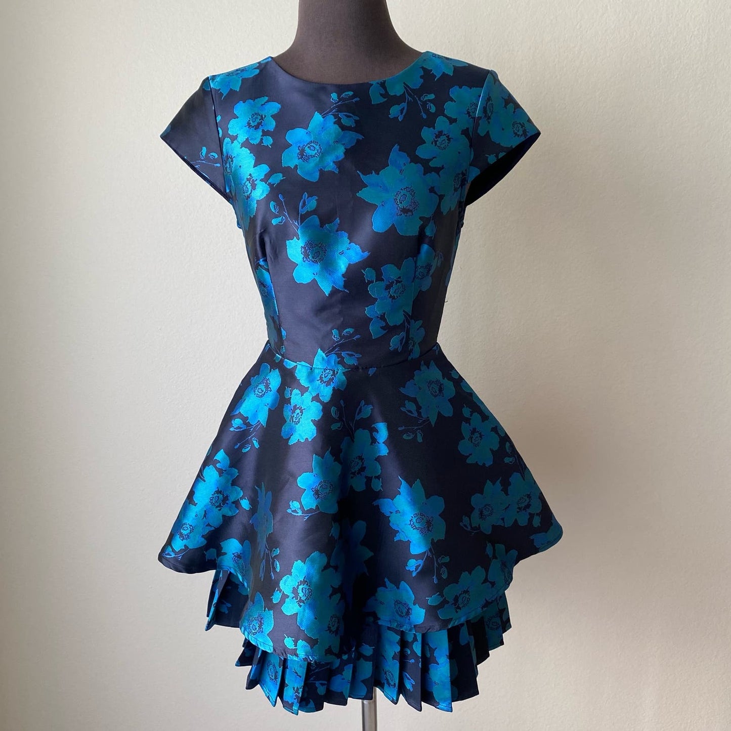 Lulu’s sz XS floral fit flare short sleeve mini cocktail dress NWOT