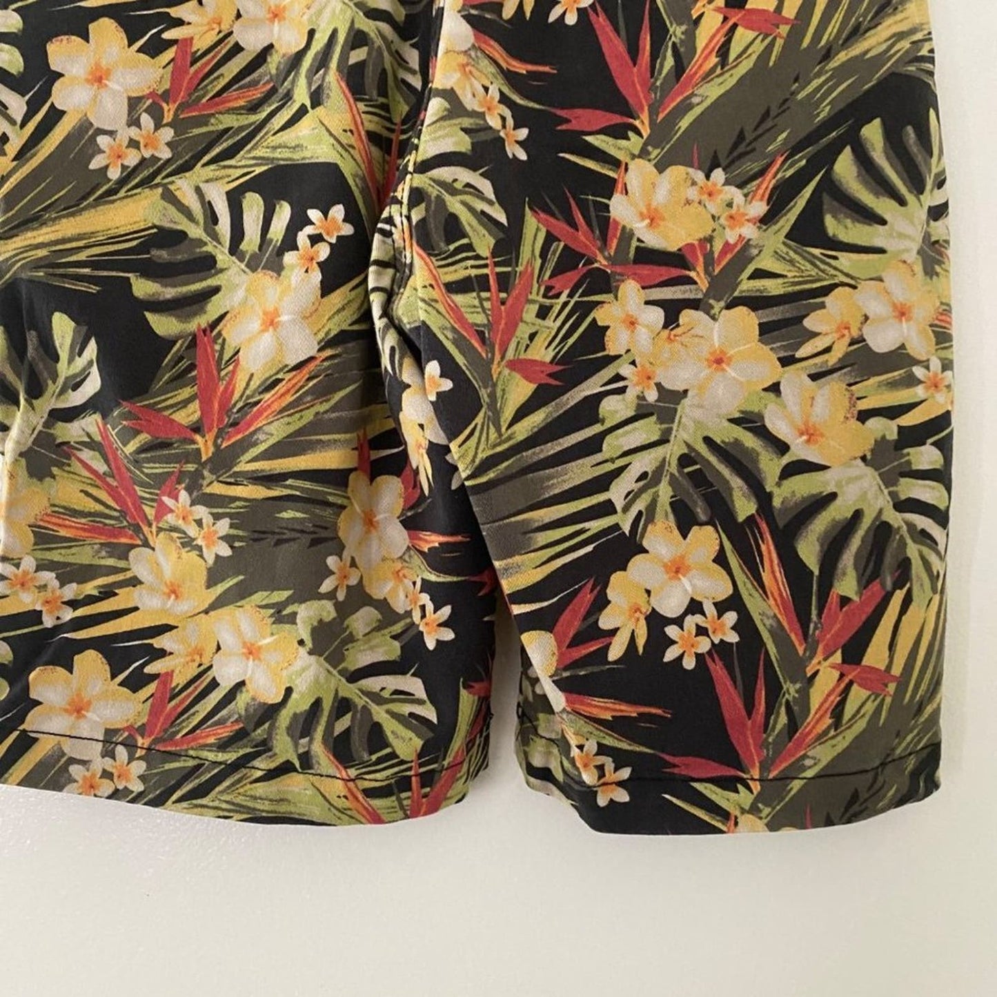 Aeropostale sz 34 floral tropical print shorts
