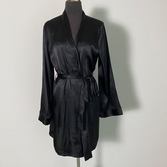 Gilligan & Omalley sz M black silky belted short robe