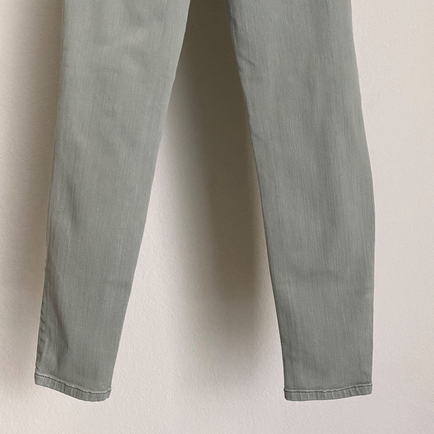 Mossimo sz 4 or 27 waist High Rise skinny jeans